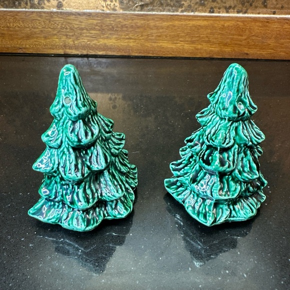 Nowell’s Mold Ceramic Christmas Tree Salt And Pepper Shakers - Picture 1 of 9
